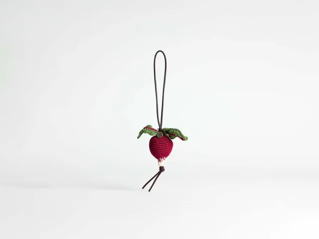 J.W.Anderson Radish Charm Anhänger Häkel Baumwolle